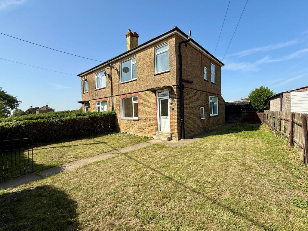 Lot: 56 - THREE-BEDROOM SEMI-DETACHED HOUSE - Three-bedroom semi-detached house